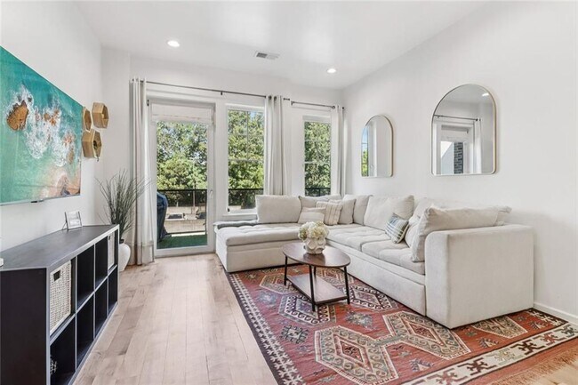 Building Photo - 1430 Dresden Dr NE