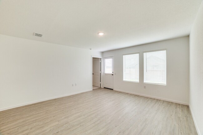 Building Photo - 10650 Vesta Curv