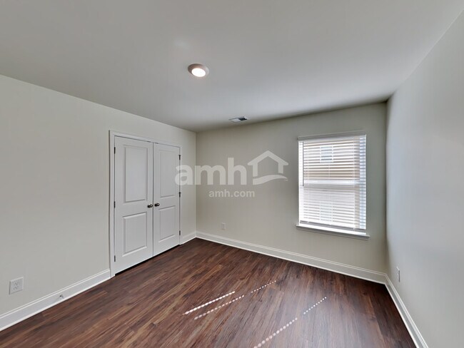 Building Photo - 1943 Windsor Park Ave