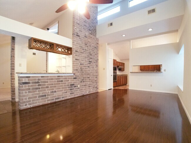 Building Photo - 2111 Echo Ridge
