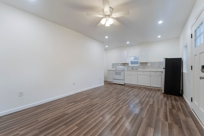 Building Photo - 6500 Nathan Ave