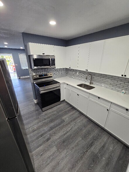 Primary Photo - 5802 NW 12th St