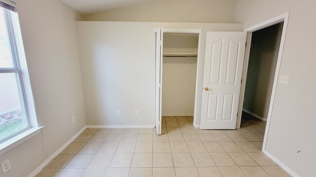 Building Photo - Charming 4 bedroom, 3 bath home in West Side El Paso!