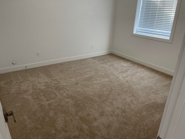 Building Photo - 3544 Beretta Ave