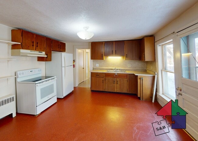 Building Photo - 225 Elm St