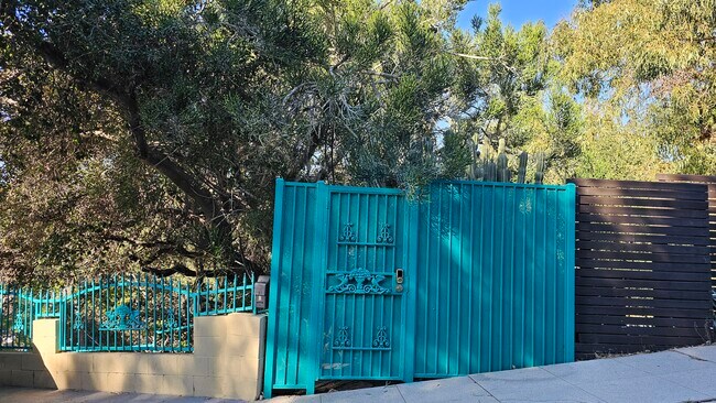 Gated entry - 1417 Nolden St