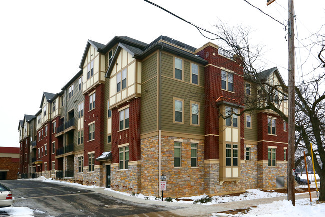 Building Photo - Wingra Shores