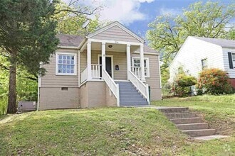 Building Photo - 314 N Summit St