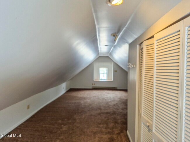 Building Photo - 524 Maple Ave