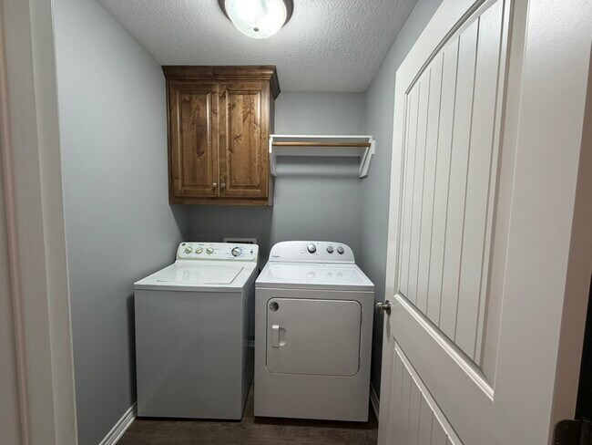 Building Photo - 1713 Palasota Dr