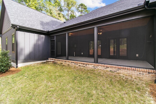Building Photo - 14 Wisteria Way