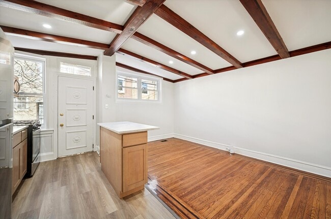 Building Photo - 5557 Matthews St