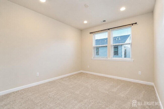 Building Photo - 605 Parker Blvd