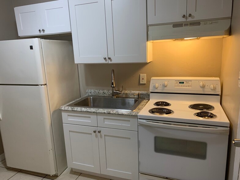 Building Photo - 10008 N Lantana Ave