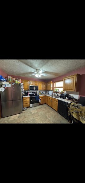 Building Photo - 2571 N West Ave