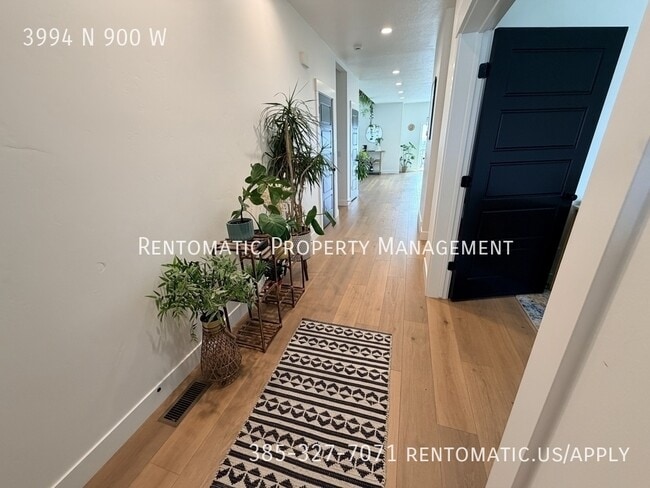 Building Photo - 3994 N 900 W