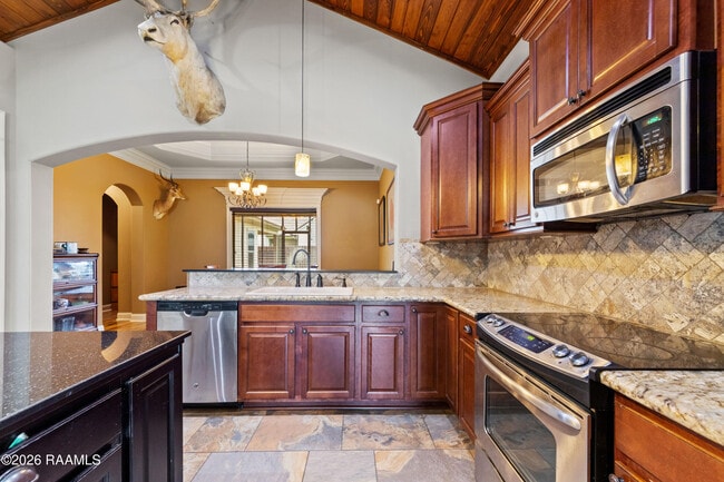 Building Photo - 126 Heathwood Dr