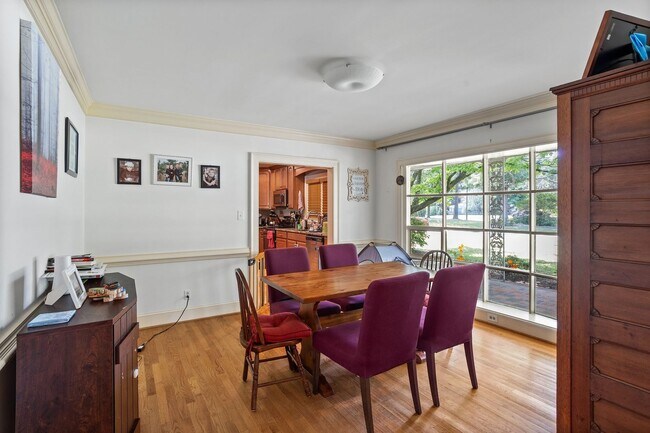 Building Photo - Beautiful brick home on a 1-acre lakefront...