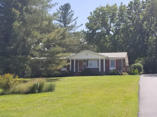 Building Photo - 301 Shannon Dr