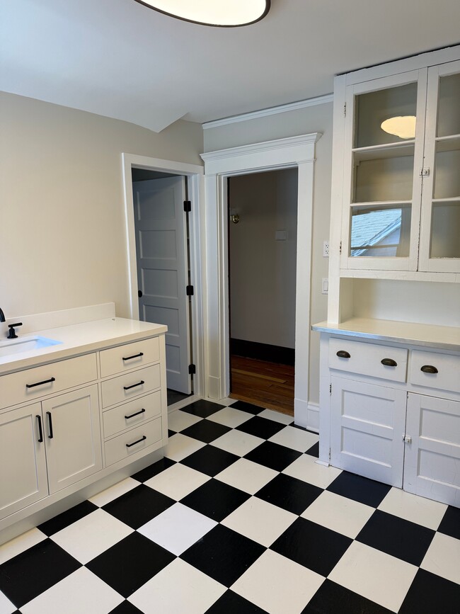 Building Photo - 33 Montclair Ave