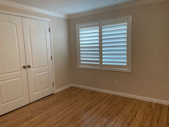 Building Photo - 6 Bedroom/3.2 Bath Home For Rent in Sandy