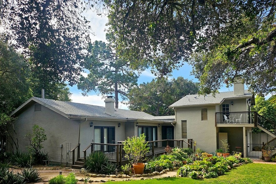 Building Photo - 2635 Puesta Del Sol