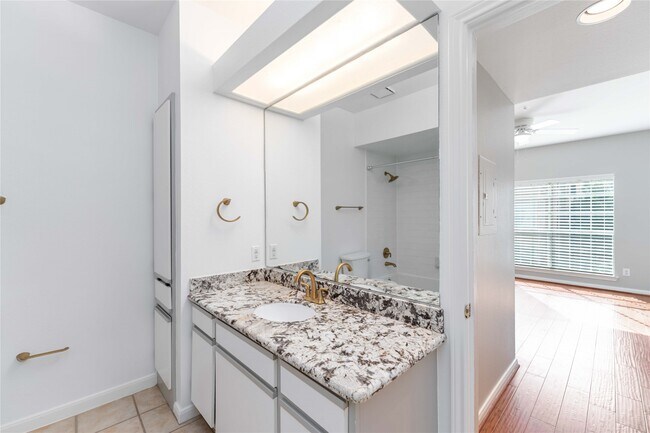 Building Photo - 3231 Allen Pkwy