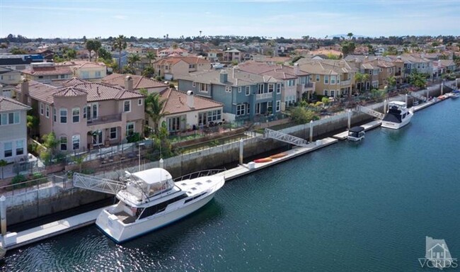 Primary Photo - Large home on the waterway