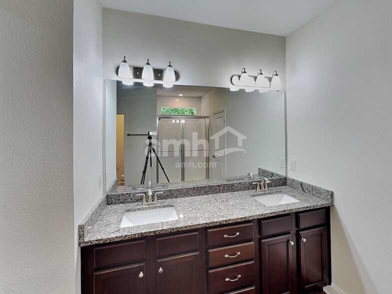 Building Photo - 2939 Hill Valley Ln