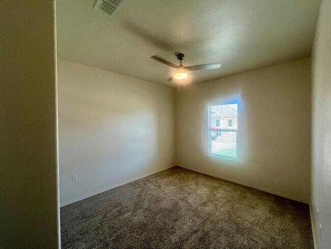 Building Photo - Escape the Ordinary in Viridian Townhomes!