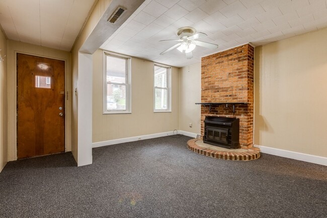 Building Photo - 236 Plymouth St