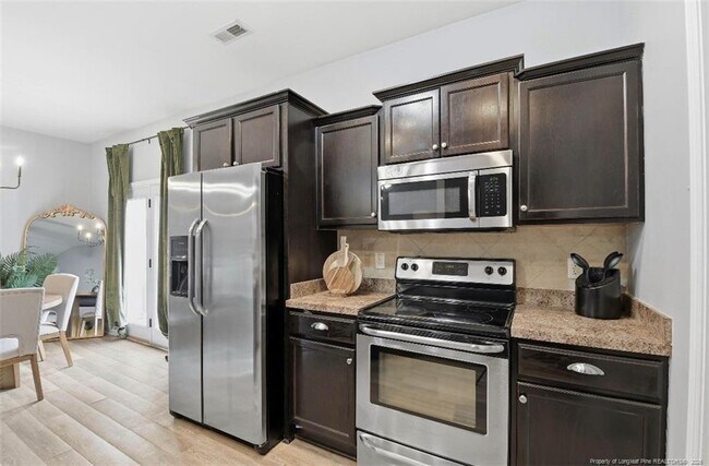 Building Photo - 601 Collinwood Dr