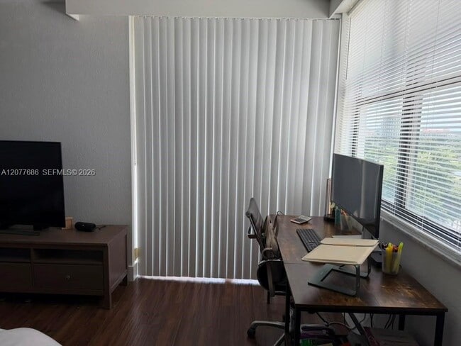 Building Photo - 3375 N Country Club Dr