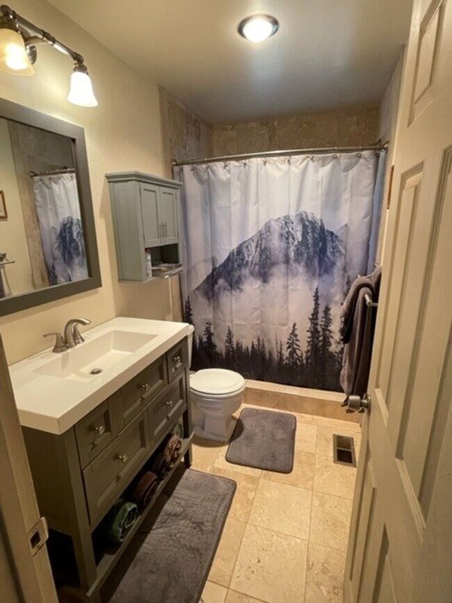 Building Photo - Charming pet friendly home available for a...