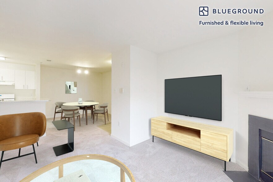 Building Photo - 15717 Winners Dr