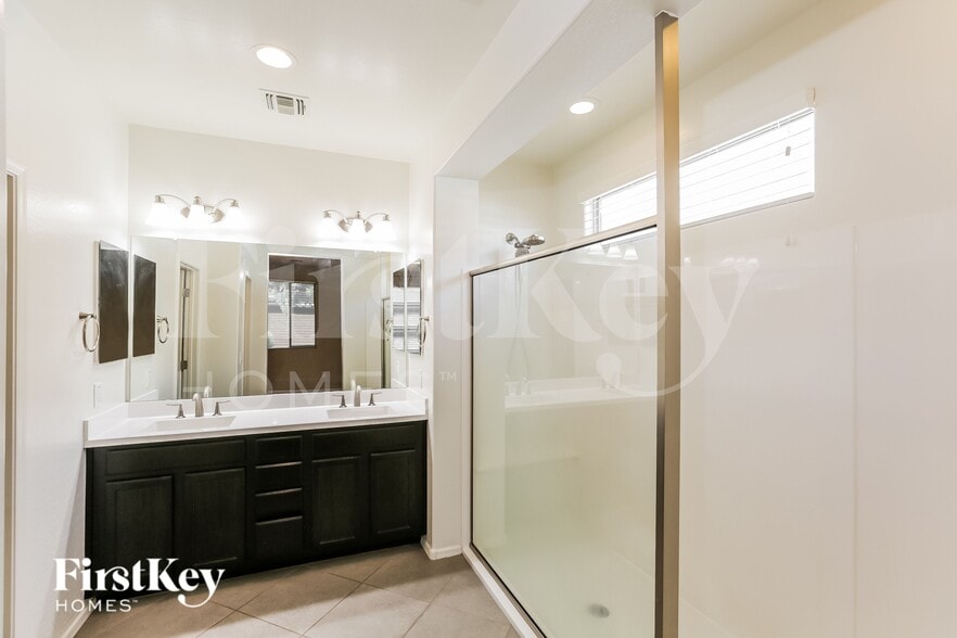 Building Photo - 22464 Via Del Oro