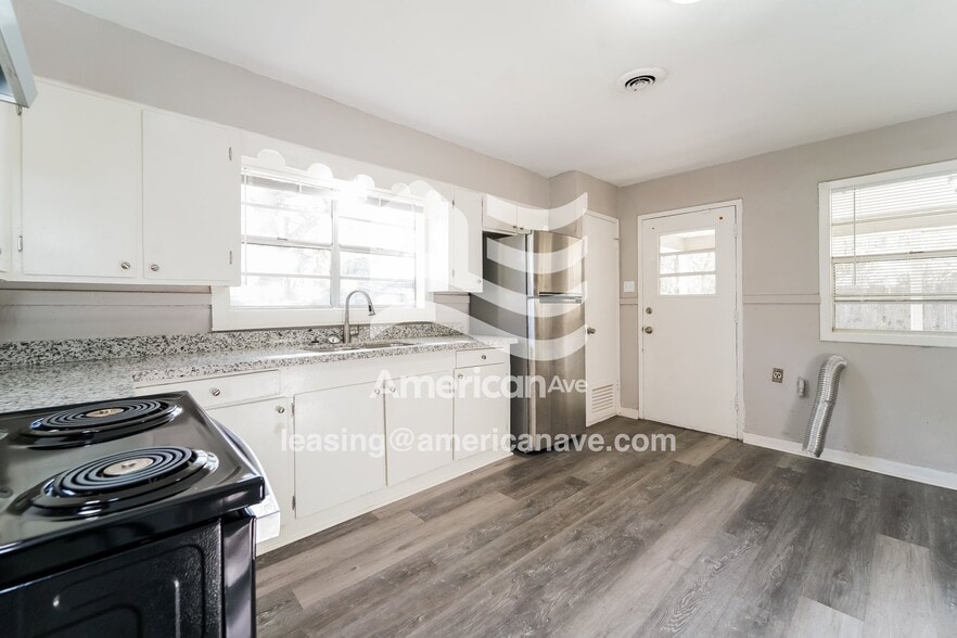 Building Photo - 522 Beaverbrook Dr