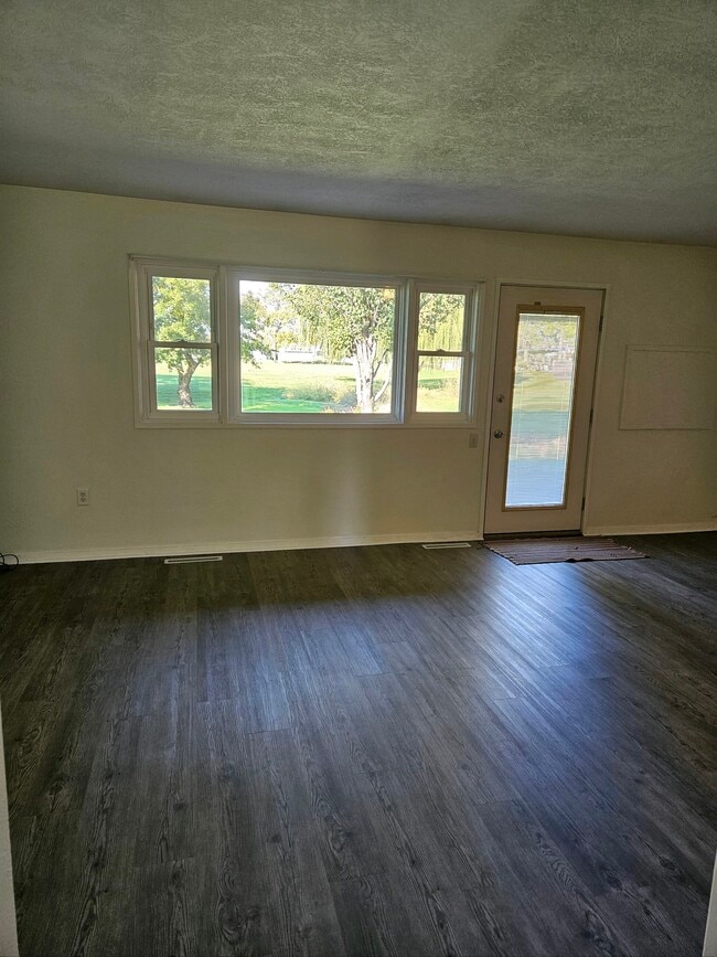 Building Photo - 1460 Vandenburg Cir