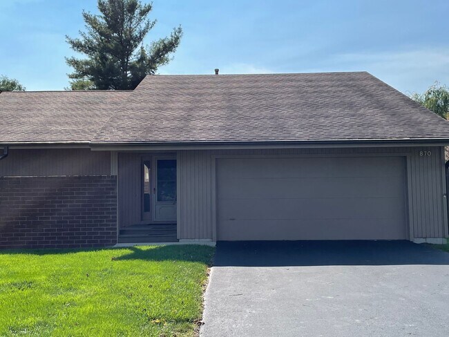 Building Photo - For Lease / Rent