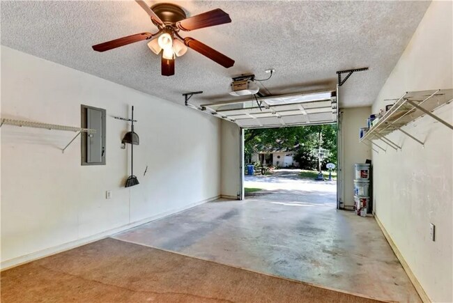 Building Photo - 127 Lauren Ln