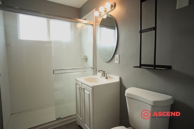 Building Photo - 3-Bedroom Home In East Bakersfield!