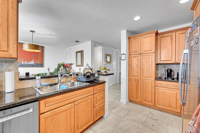 Building Photo - 1614 NE 9th St