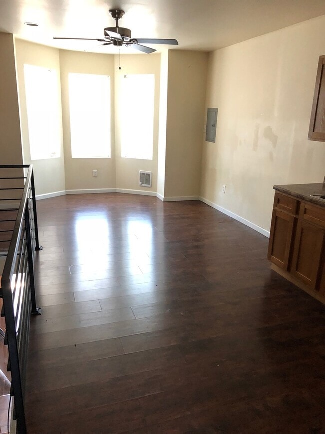 Building Photo - 1850 Clarence St