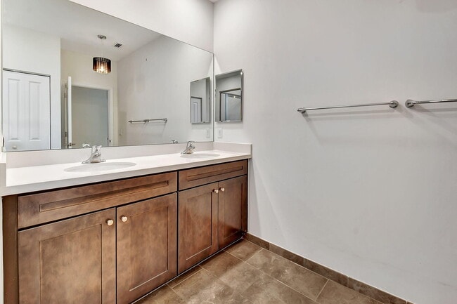 Building Photo - 12994 Anthorne Ln