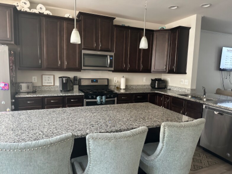 Building Photo - 3011 Osprey Way N