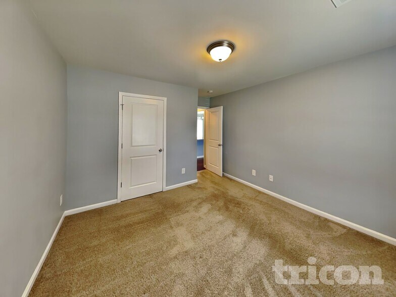 Building Photo - 474 Finch Ln