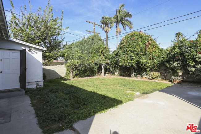 Building Photo - 8326 Barnsley Ave