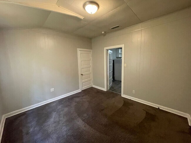 Building Photo - 2317 18th Ave