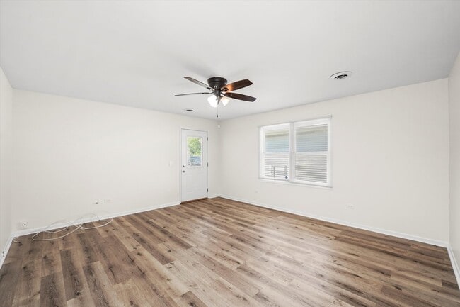 Building Photo - 35763 N Wilson Rd