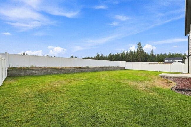 Building Photo - Spacious 5-Bedroom with Loft with 3-Car Garage